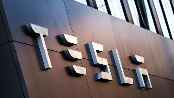 Tesla startet seinen lange angekündigten Robotaxi-Dienst. - © Andreas Arnold/dpa