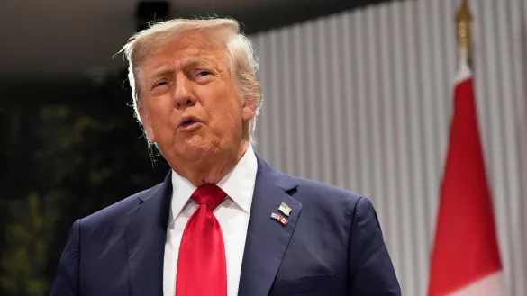 Im Iran-Israel-Konflikt sieht Donald Trump auf der Seite Teherans Bereitschaft zu Gesprächen. - © Mark Schiefelbein/AP/dpa