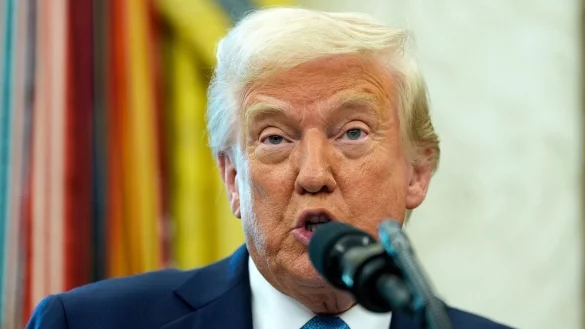 US-Präsident Trump macht dem ukrainischen Präsidenten Wolodymyr Selenskyj schwere Vorwürfe. - © Alex Brandon/AP/dpa