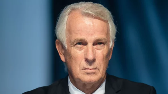 Clubchef Rainer Bonhof. - © Marius Becker/dpa