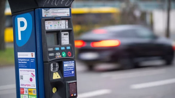 Betrug am Parkautomat - jetzt warnt auch die Stadt Köln - © Monika Skolimowska/dpa/dpa-tmn