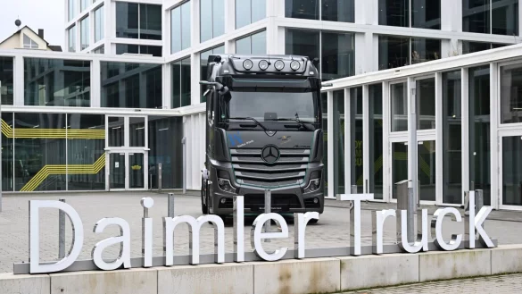Unsichere Aussichten: Daimler Truck k&uuml;rzt Prognose. (Archivbild) - &copy; Bernd Wei&szlig;brod/dpa