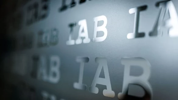 Das Institut f&uuml;r Arbeitsmarkt- und Berufsforschung erwartet, dass kommendes Jahr sowohl die Besch&auml;ftigung als auch die Arbeitslosigkeit sinkt. (Archivbild) - &copy; Daniel Karmann/dpa