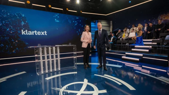 In der ZDF-Sendung &laquo;Klartext&raquo; musste Kanzler Scholz schwierige Fragen von besorgten B&uuml;rgern beantworten. - &copy; Michael Kappeler/dpa- Pool/dpa