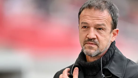 Fredi Bobic glaubt nicht recht an einen Wechsel von Florian Wirtz zum FC Bayern. - © Harry Langer/dpa