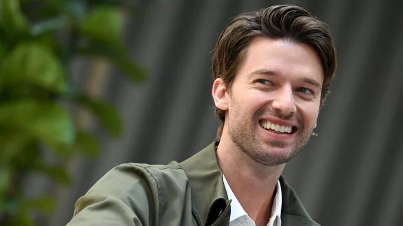 Patrick Schwarzenegger spielt in der dritten Staffel von «The White Lotus» mit. (Archivbild) - © Jens Kalaene/dpa