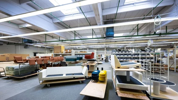 Viele Möbelunternehmen klagen über Auftragsmangel. - © Guido Kirchner/dpa