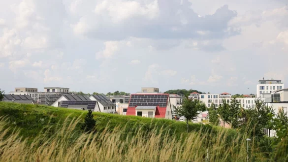 Der Anstieg der Kreditzinsen schreckte in den vergangenen drei Jahren viele Immobilieninteressenten ab. Die Folge waren sinkende Preise - doch diese Phase ist nun beendet. (Symbolbild) - © Christian Charisius/dpa