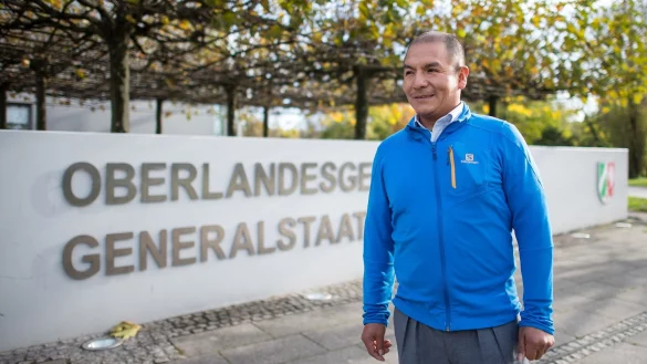 Im Fall der Klimaklage des Peruaners Saúl Luciano Lliuya gegen den Energiekonzern RWE geht es am Montag vor dem Oberlandesgericht Hamm um die möglichen Gefahren für das Haus des Mannes durch eine Flutwelle. (Archivbild) - © Guido Kirchner/dpa