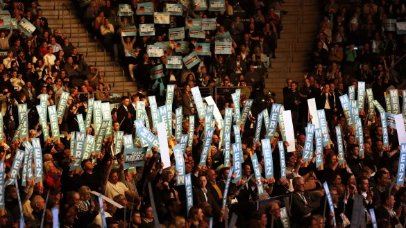 Rund 4.000 Anhängerinnen und Anhänger kamen zwei Tage vor der Bundestagswahl zum CDU-Wahlkampfabschluss der CDU in NRW nach Oberhausen. - © Rolf Vennenbernd/dpa