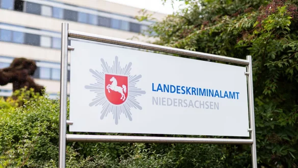 Beim LKA Niedersachsen liefen die Ermittlungen f&uuml;r Deutschland zusammen. - &copy; Michael Matthey/dpa