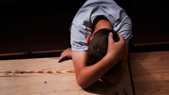 Werden Gefühle wie Angst oder Wut zu groß, können Atemübungen Kindern helfen, ihre Emotionen zu regulieren. - © Annette Riedl/dpa/dpa-tmn