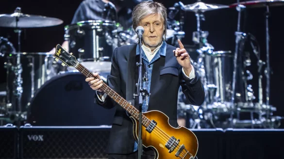 Paul McCartney ist nur einer von vielen britischen Künstlern, die ihre Sorge über eine mögliche Änderung im Urheberrecht zugunsten von KI-Unternehmen geäußert haben. (Archivbild) - © Danny Lawson/PA Wire/dpa