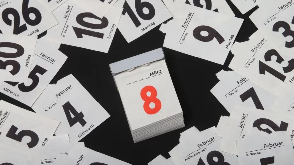 Der Internationale Frauentag am 8. März fällt dieses Jahr auf einen Samstag. Soll man den Berliner Feiertag dann montags nachholen? (Illustration) - © Jens Wolf/ZB/dpa