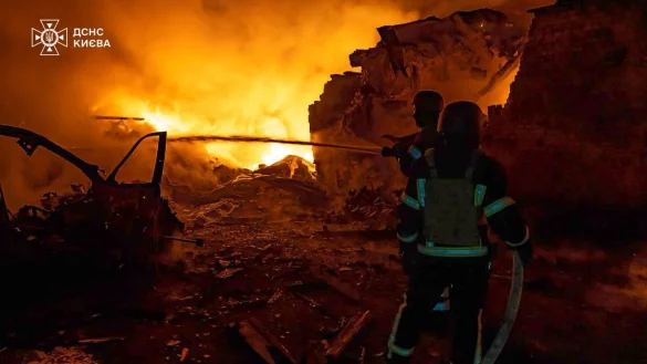 Die ukrainische Hauptstadt Kiew ist immer wieder Ziel russischer Drohnenangriffe. - © Uncredited/Ukrainian Emergency Service via AP/dpa