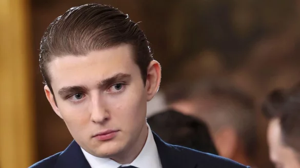 Barron Trump studiert an der New York University. (Archivbild) - © Kevin Lamarque/Pool Reuters/AP/dpa