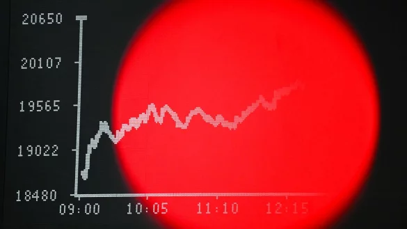 Viele setzen f&uuml;r die private Altersvorsorge auf die B&ouml;rse. (Symbolbild) - &copy; Arne Dedert/dpa/dpa-tmn