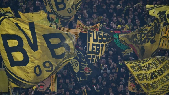 Die Fans von Borussia Dortmund m&uuml;ssen f&uuml;r Bier und Wurst demn&auml;chst mehr zahlen. - &copy; Federico Gambarini/dpa