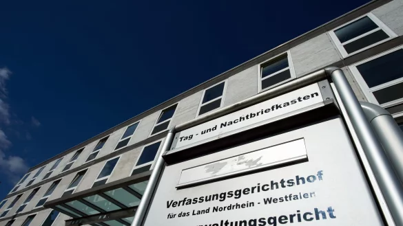 Rund 100.000 Klagen in Asylverfahren gingen 2024 bei Verwaltungsgerichten ein. (Archivbild) - © Bernd Thissen/dpa