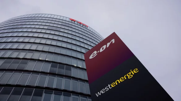 Deutschlands größter Energieversorger Eon hat im vergangenen Jahr 2,9 Milliarden Euro verdient. (Archivbild) - © Rolf Vennenbernd/dpa