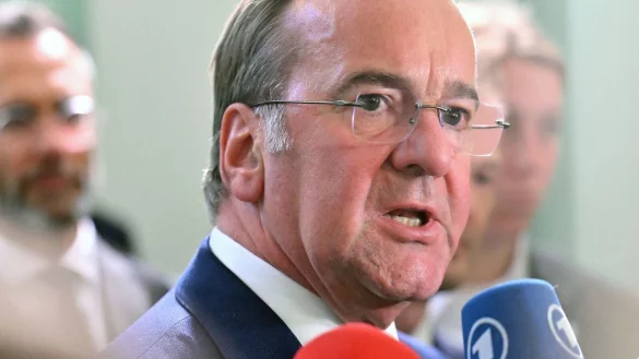 Verteidigungsminister Boris Pistorius &auml;u&szlig;ert sich zu Drohnensichtungen in D&auml;nemark. - &copy; Martin Schutt/dpa