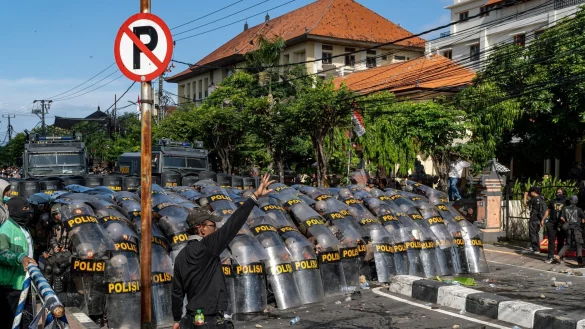 Die landesweiten Proteste haben seit dem Wochenende auch auf Bali &uuml;bergegriffen. - &copy; Dicky Bisinglasi/SOPA Images via ZUMA Press Wire/dpa