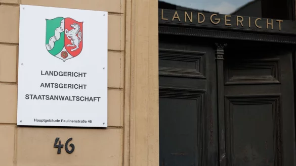 Das Landgericht Detmold hat nach einem Angriff auf eine 99-Jährige durch ihren Sohn ein Urteil verkündet. (Symbolbild) - © Friso Gentsch/dpa