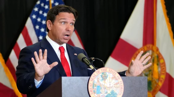 «Florida ist kein Ort, an dem diese Art von Verhalten willkommen ist», sagt Gouverneur Ron DeSantis. (Archivbild) - © Lynne Sladky/AP/dpa