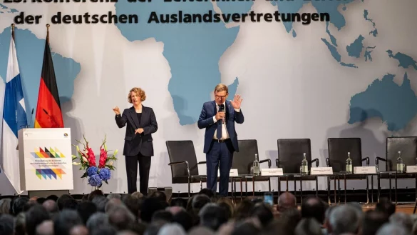 Au&szlig;enminister Johann Wadephul (CDU) macht beim Wirtschaftstag der Botschafterkonferenz im Ausw&auml;rtigen Amt Druck f&uuml;r den Abschluss der Freihandelsabkommen mit dem Mercosur-Staatenbund und Indien noch dieses Jahr. - &copy; Fabian Sommer/dpa