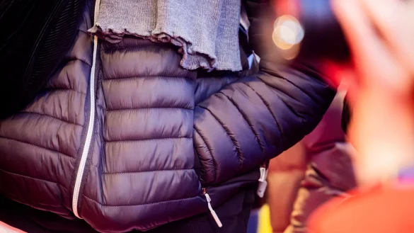 Die Umsätze der deutschen Modehersteller sanken im Ausland deutlich stärker als im Inland. (Symbolbild) - © Christoph Soeder/dpa