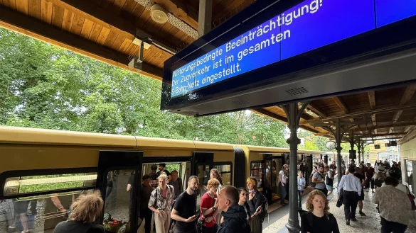 Der gesamte S-Bahn-Verkehr wurde am Abend eingestellt. - &copy; Michael Brandt/dpa