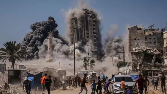 Israels Milit&auml;r greift derzeit immer wieder Hochh&auml;user in der Stadt Gaza an, die Armeeangaben zufolge von der Hamas genutzt worden sein sollen. (Archivbild) - &copy; Yousef Al Zanoun/AP/dpa