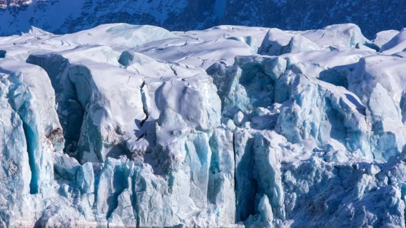 Die Gletscher von Spitzbergen haben 2024 viel Eis verloren. (Archivbild) - © Jens Büttner/dpa-Zentralbild/dpa