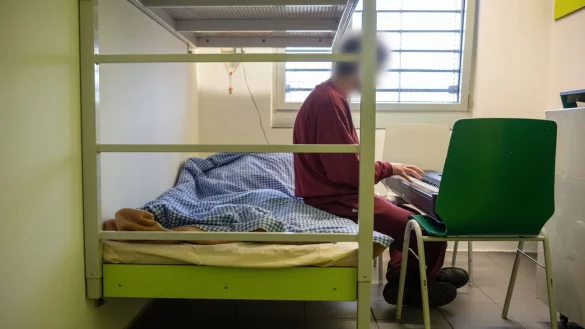 Vlady spielt t&auml;glich vier Stunden am Keyboard. (Archivbild) - &copy; Harald Tittel/dpa