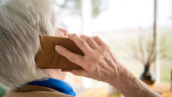 Der Enkeltrick stirbt nicht aus. (Symbolbild) - © Sebastian Gollnow/dpa