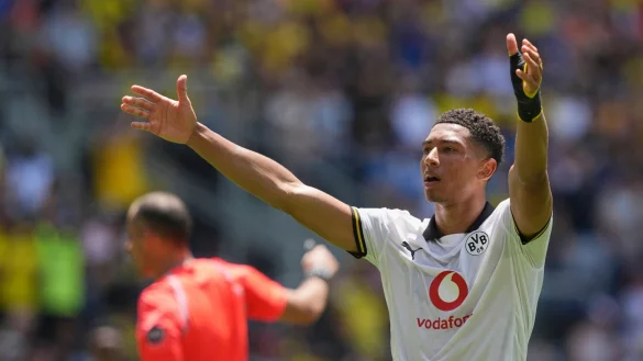 Jobe Bellingham gelang sein Premieren-Tor für den BVB - © Carolyn Kaster/AP/dpa