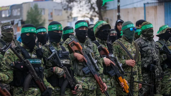 Islamisten im Gazastreifen halten nach israelischen Informationen noch 24 Geiseln und 35 Leichen von Verschleppten im Gazastreifen fest. - © Jehad Alshrafi/AP/dpa