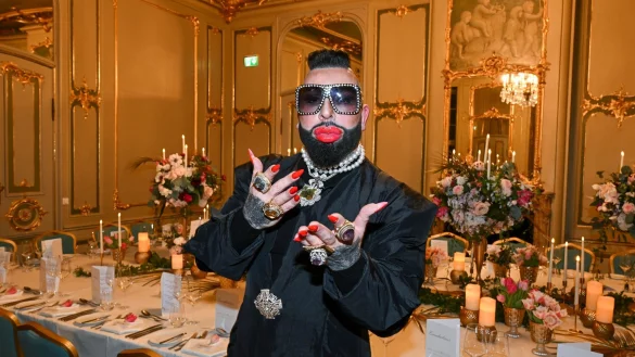 Harald Glööckler feiert Ende Mai seinen 60. Geburtstag. (Archivbild) - © Jens Kalaene/dpa