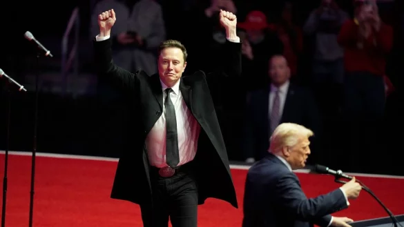 Donald Trump ist offen dafür, dass Tiktok an Elon Musk geht. - © Alex Brandon/AP/dpa