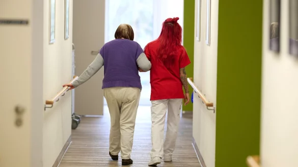 Die Kosten f&uuml;r die Altenpflege werden weiter steigen. - &copy; Bernd Thissen/dpa