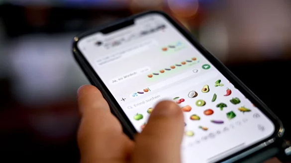 Im Chat werden die Aubergine oder der Pfirsich gelegentlich anz&uuml;glich verwendet. (Symbolbild) - &copy; Britta Pedersen/dpa