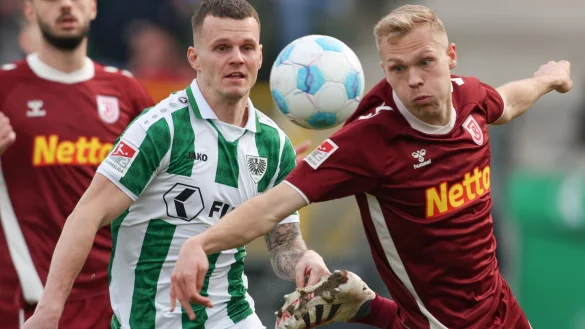 Regensburg verliert auswärts auch bei Aufsteiger Preußen Münster. - © Friso Gentsch/dpa