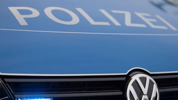 Ein 69-J&auml;hriger ist ohne Handy auf einem Autobahn-Parkplatz zur&uuml;ckgeblieben, die Polizei musste helfen. (Symbolbild) - &copy; Lino Mirgeler/dpa