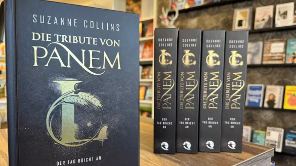 Das lange Warten hat ein Ende: der fünfte Teil der Jugendbuch-Reihe «Die Tribute von Panem» ist weltweit erschienen. - © Christiane Bosch/dpa