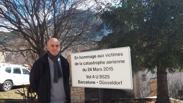 Der damalige Bürgermeister Bartolini kann den Absturz nicht vergessen. (Archivbild) - © Christian Böhmer/dpa