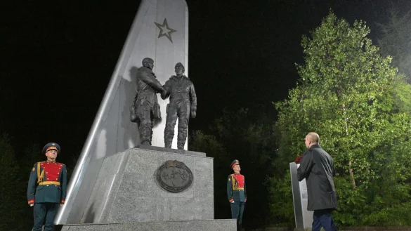 Kremlchef Wladimir Putin hat bei einem Zwischenstopp in Magadan im Fernen Osten Russlands eine Vielzahl an Terminen absolviert, bevor er sich mit US-Pr&auml;sident Donald Trump in Alaska trifft. - &copy; Alexei Nikolsky/Pool Sputnik Kremlin/AP/dpa