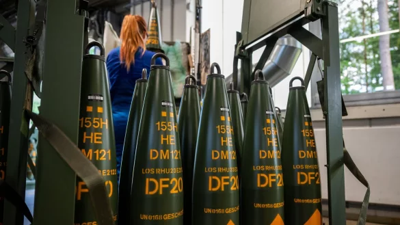 Im niedersächsischen Unterlüß fertigt Rheinmetall 155-Millimeter-Artilleriemunition. - © Philipp Schulze/dpa