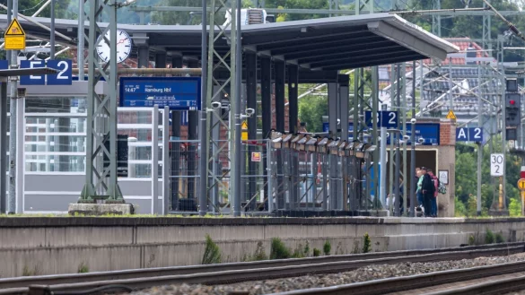 Der Startschuss f&uuml;r die Generalsanierung der Bahnstrecke Hamburg - Berlin ist gefallen. - &copy; Jens B&uuml;ttner/dpa