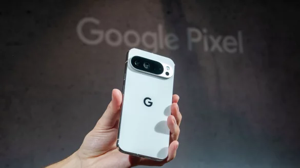 Das Pixel 10 wurde kurz vor dem erwarteten Deb&uuml;t neuer iPhones vorgestellt. - &copy; Andrej Sokolow/dpa