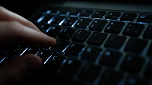 Die mutma&szlig;lichen Drogenh&auml;ndler sollen mehr als 750.000 Euro Umsatz gemacht haben. (Symbolbild) - &copy; Helena Dolderer/dpa